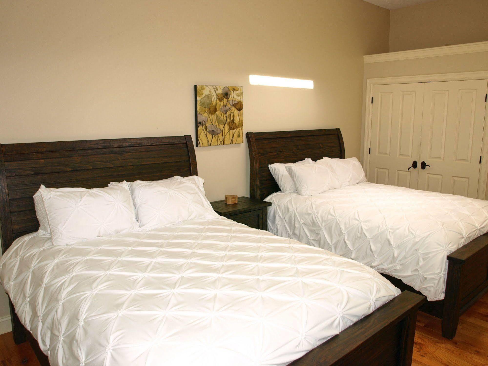 Cornerstone Inn Washington ภายนอก รูปภาพ